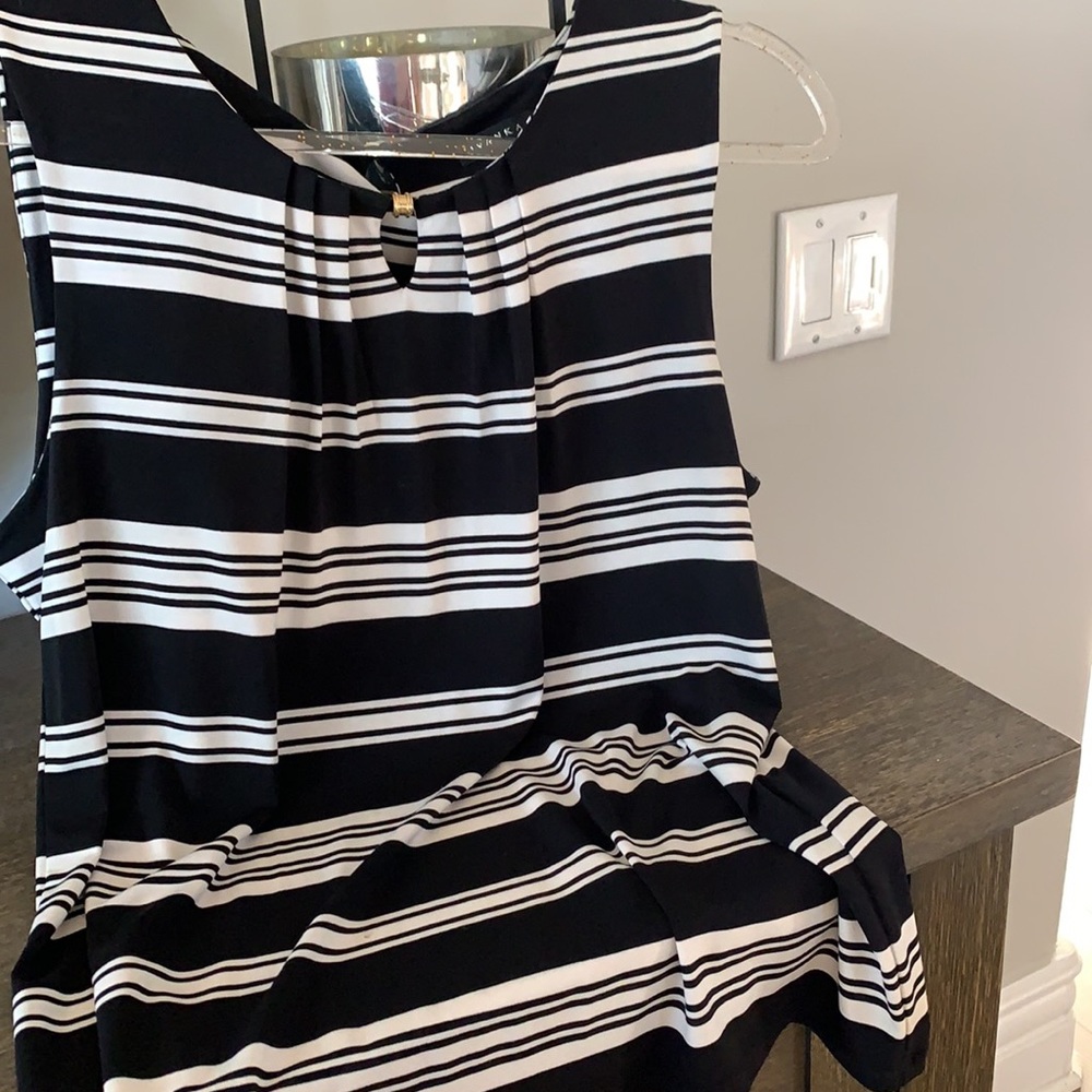 Black and white stripe top
